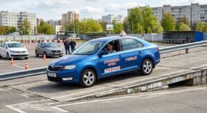 Автошкола: учебный автомобиль на автодроме в Бресте